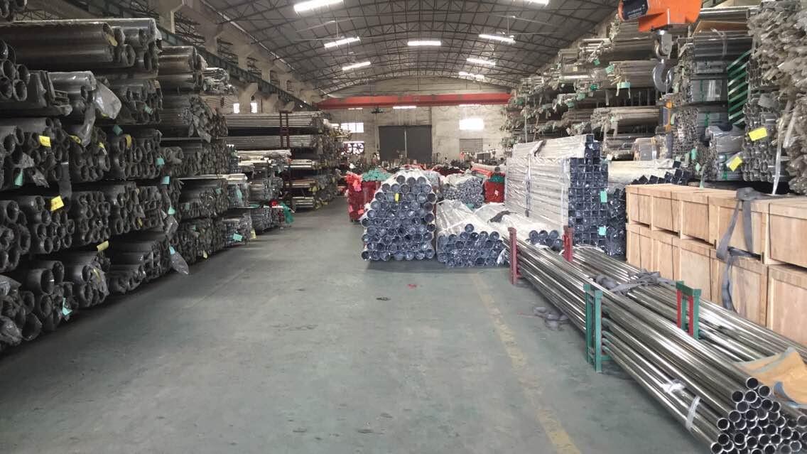 管材仓库.jpg
