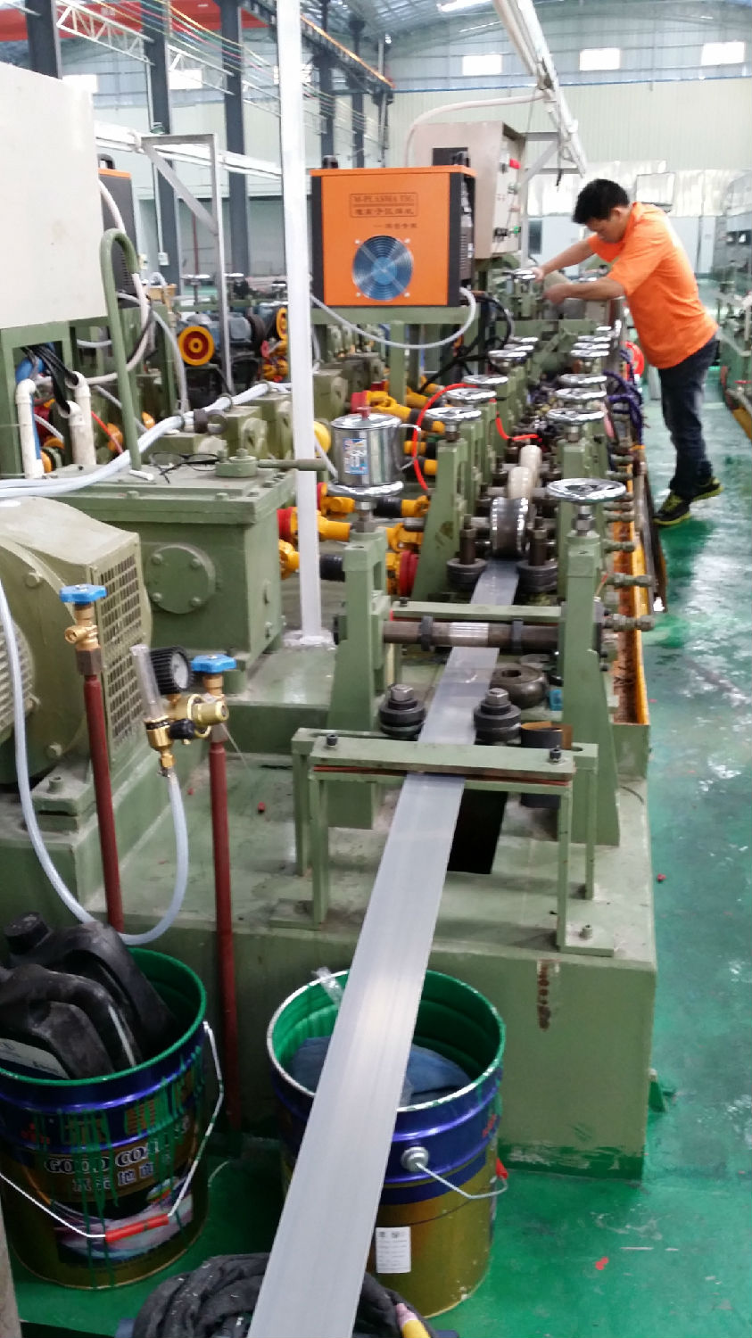 中欧体育管材生产车间