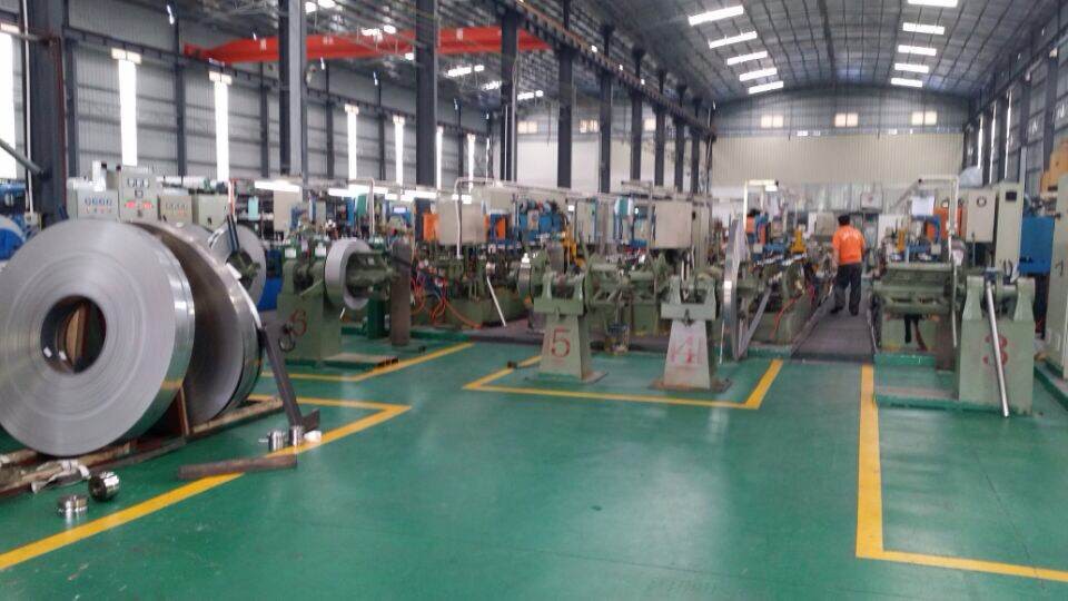 中欧体育管材生产车间