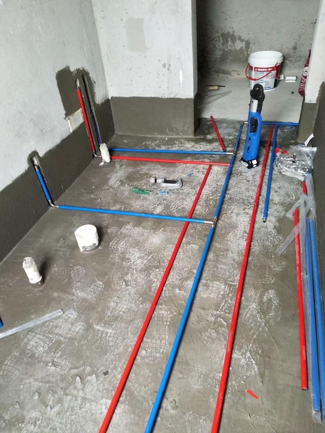 永穗牌覆塑家装不锈钢水管安装现场.jpg 永穗牌覆塑家装不锈钢水管安装现场.jpg