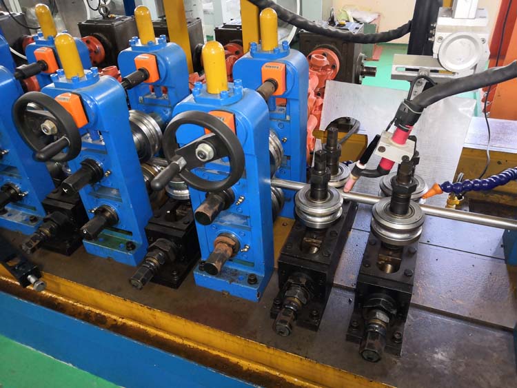 中欧体育供水管材生产车间